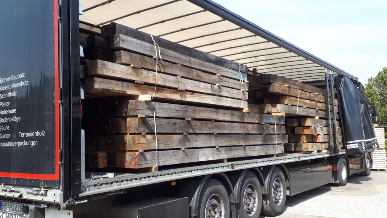 Eiche-Bauholz in einem Lastwagen | EPK Holz in Gudensberg